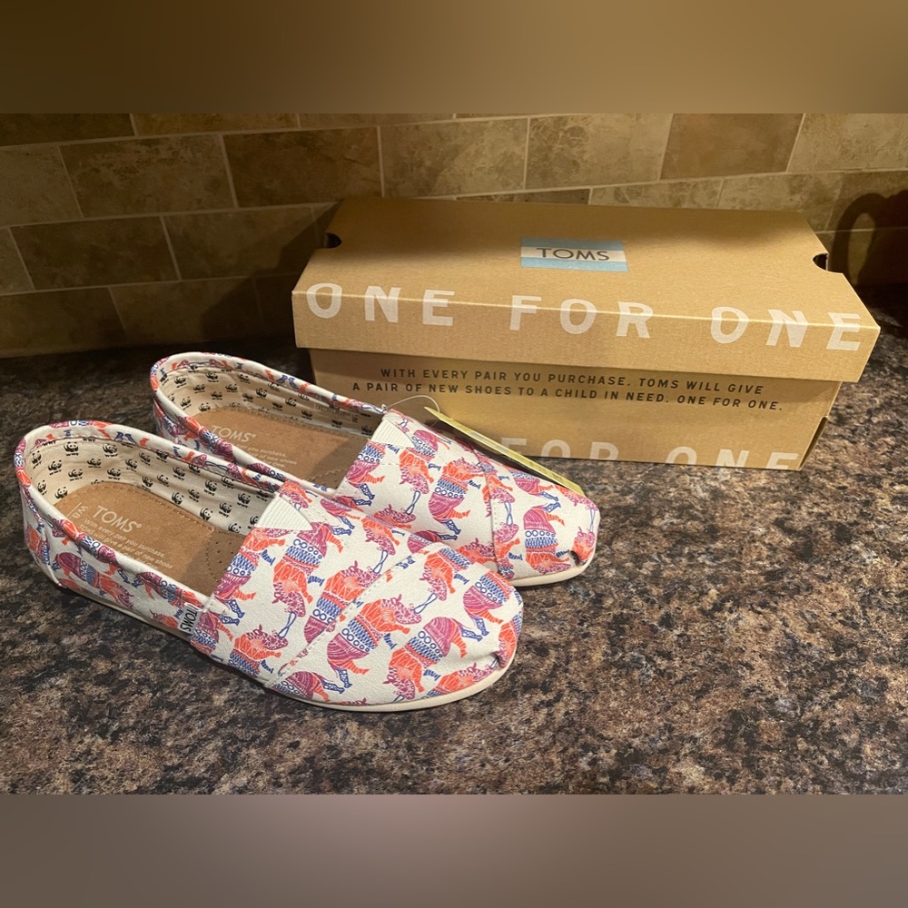 WWF Toms Rhino slip ons world wildlife fund - women’s size 8.5 NWT